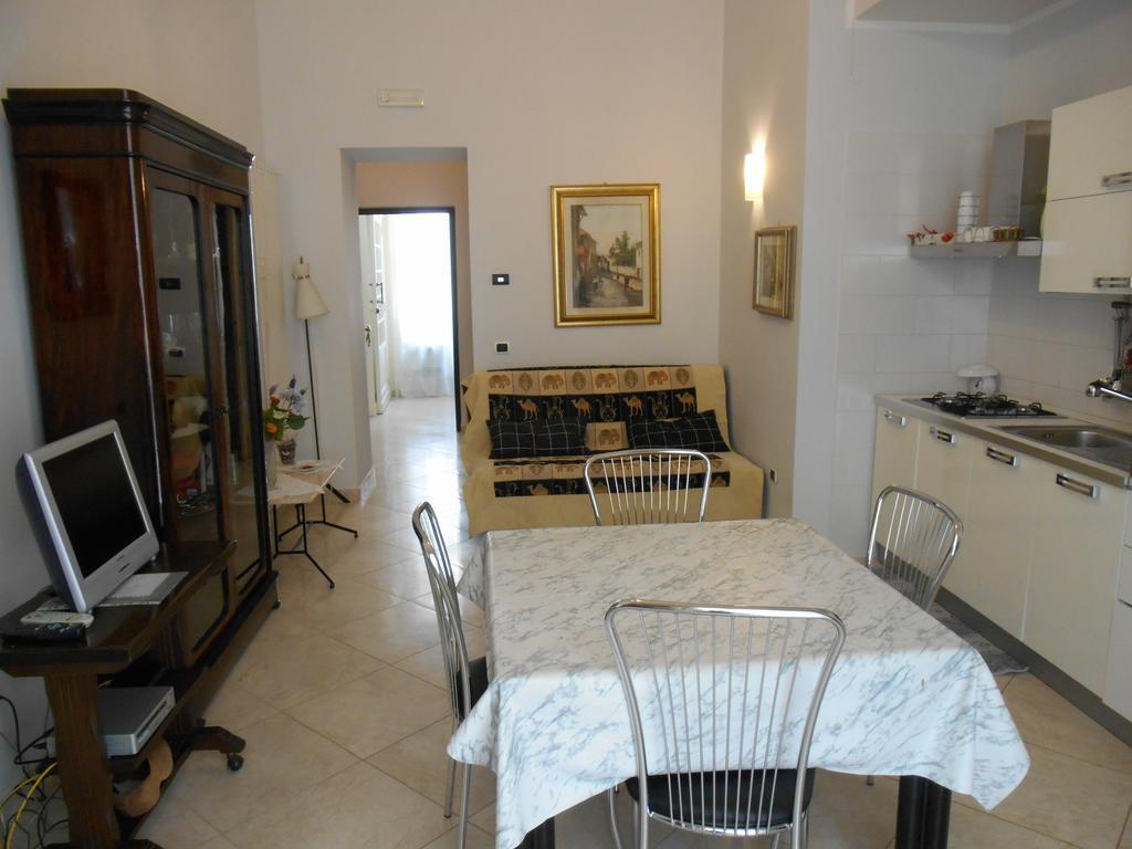 Casa Sannazzaro Apartment Наполи Стая снимка