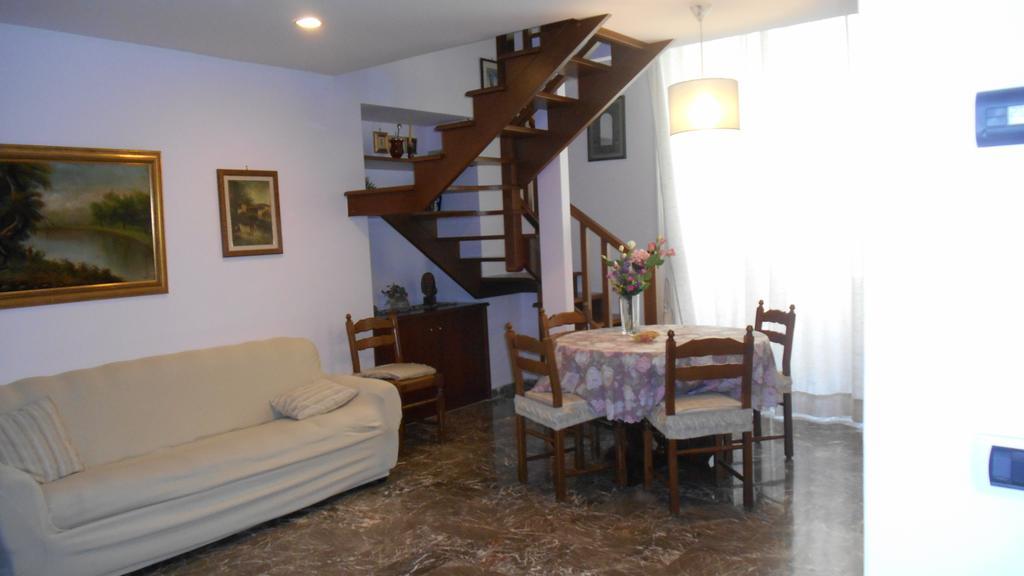 Casa Sannazzaro Apartment Наполи Стая снимка