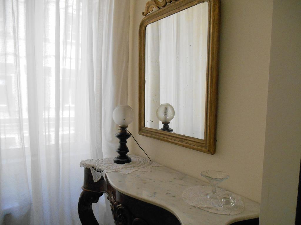 Casa Sannazzaro Apartment Наполи Стая снимка