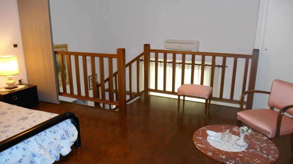 Casa Sannazzaro Apartment Наполи Стая снимка