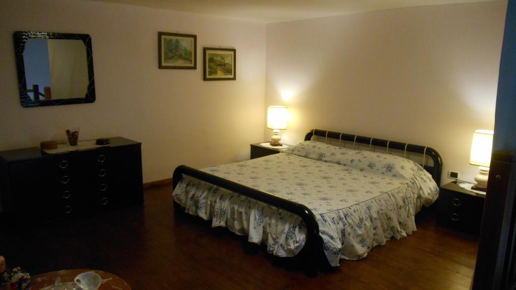 Casa Sannazzaro Apartment Наполи Стая снимка