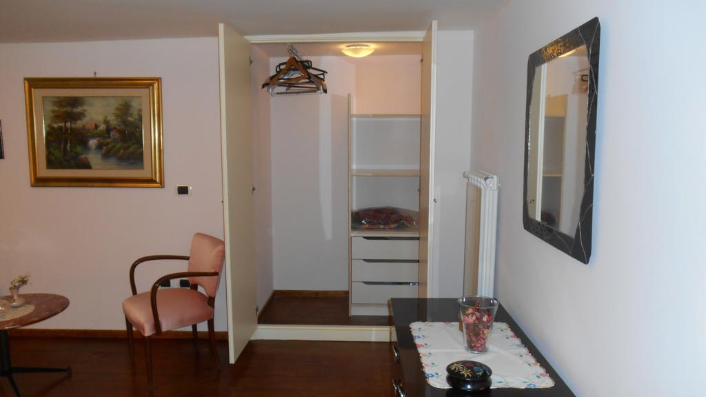 Casa Sannazzaro Apartment Наполи Стая снимка