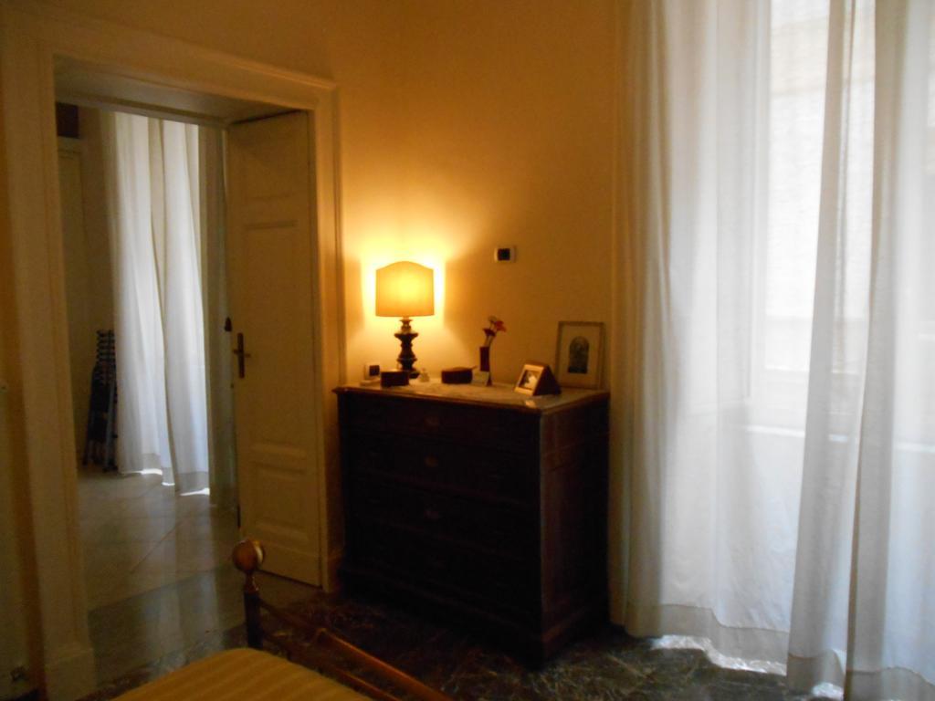 Casa Sannazzaro Apartment Наполи Стая снимка