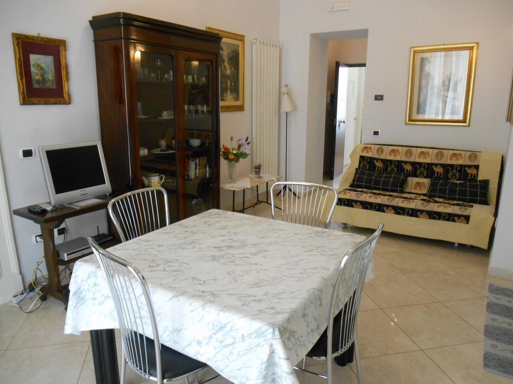 Casa Sannazzaro Apartment Наполи Стая снимка